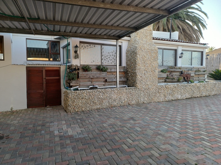 To Let 3 Bedroom Property for Rent in Wavecrest Eastern Cape